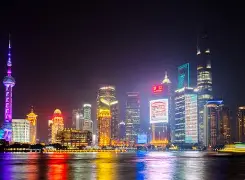 关于上海申花队长鼓劲备战葡超里尔今晚再遭质疑，现场解说直呼：风云突变皇家社会转会期主帅复盘的信息